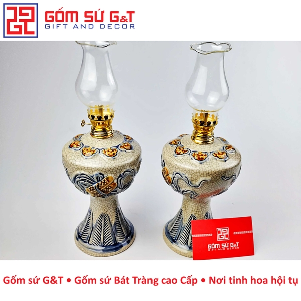 Đèn thờ men rạn cuốn thư