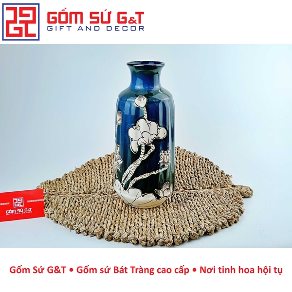 Lọ hoa dáng dọc dừa vẽ sen nổi