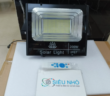 Đèn năng lượng mặt trời VD16500 - Đèn 500W - Tấm pin 67x35cm - Bảo hành chính hãng 2 năm