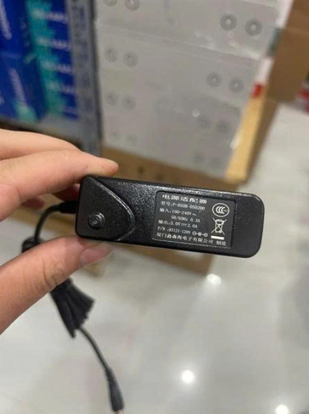 Sạc 5V/2A chui tròn lớn  -  CV