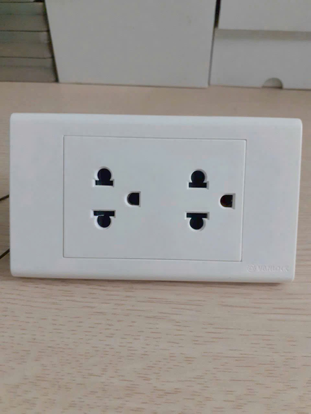 Camera ngụy trang ổ cắm điện ( App look cam )