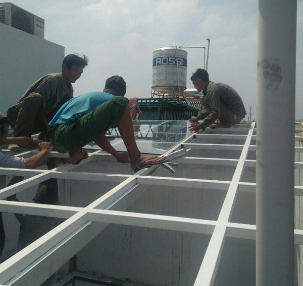 thi-cong-sat-thep-inox