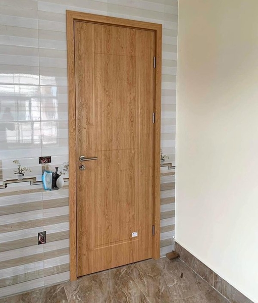 co-nen-lap-phong-tam-bang-cua-nhua-composite