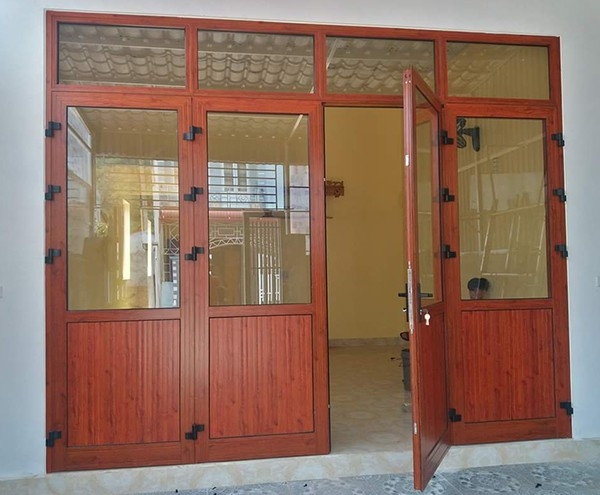 cua-nhom-gia-go-giai-phap-an-tuong-va-toi-uu-cho-moi-cong-trinh