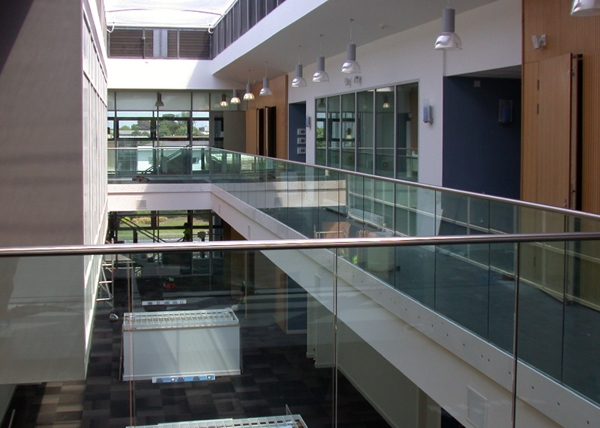 uu-diem-cua-lan-can-kinh