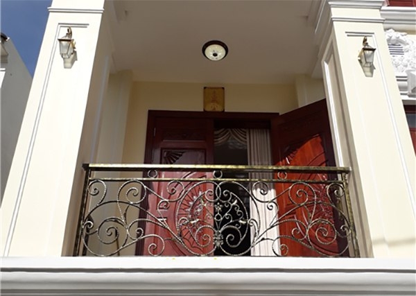 ly-do-ban-nen-lap-dat-lan-can-ban-cong-sat-nghe-thuat