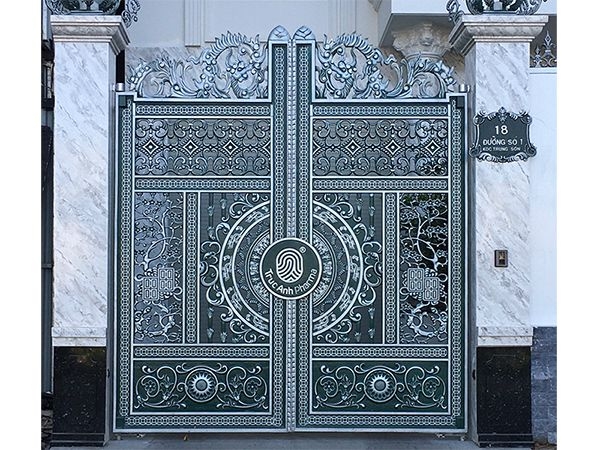 bao-gia-va-50-mau-cong-nhom-duc-dep-sang-trong-dang-cap