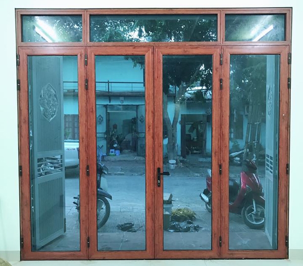 tong-hop-40-mau-cua-nhom-kinh-viet-phap-dep-den-khong-ngo