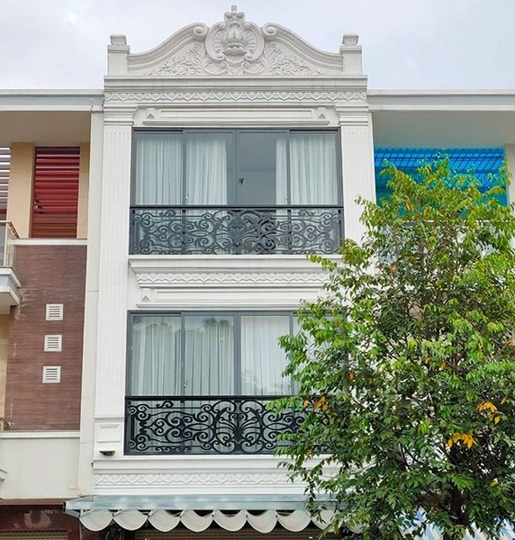 tu-van-lua-chon-lan-can-sat-cnc-cho-ban-cong