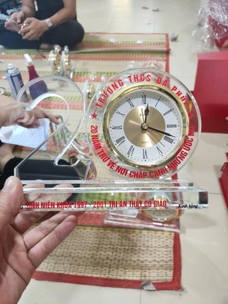 MẪU KỈ NIỆM CHƯƠNG CAO CẤP CÓ ĐỒNG HỒ