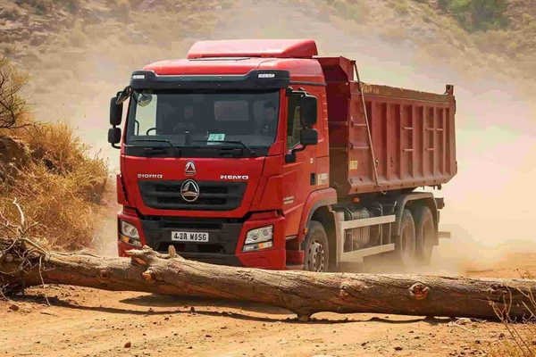 Chia Sẻ Kinh Nghiệm Giúp Bác Tài Lái Xe Tải An Toàn Trên Mọi Nẻo Đường
