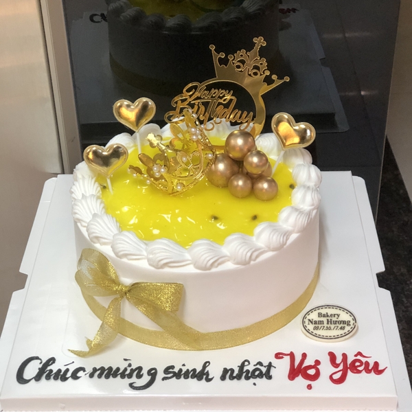 Bánh kem mứt chanh leo trang trí vương miện vàng  [MS: 0147]