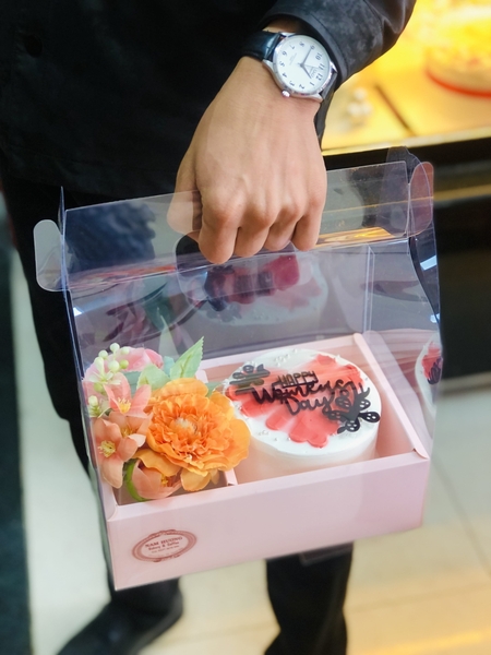 Set hoa+bánh hộp trong, mẫu bánh hình tim nhung đỏ sz 14 [MS: 0018]