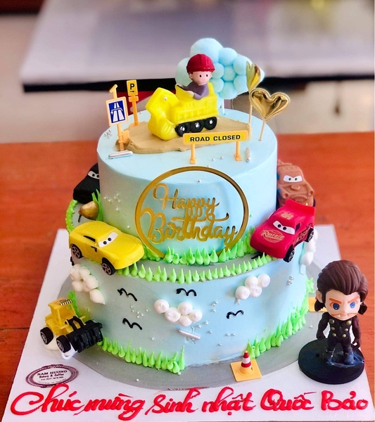Bánh 2 tầng cho bé trai yêu thích xe cầu cẩu, công trình và oto, siêu nhân [MS: 0017]