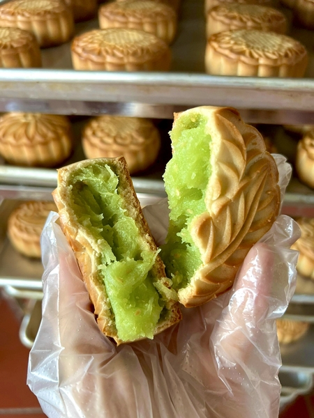 N6 - Bánh Nướng nhân cốm sợi dừa