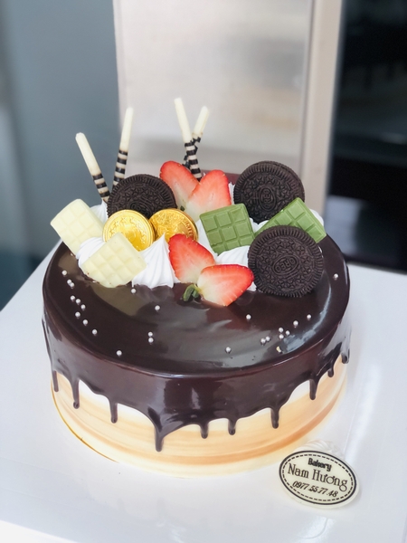 Bánh kem phủ Socola Oreo Hoa quả  [MS: 0184]