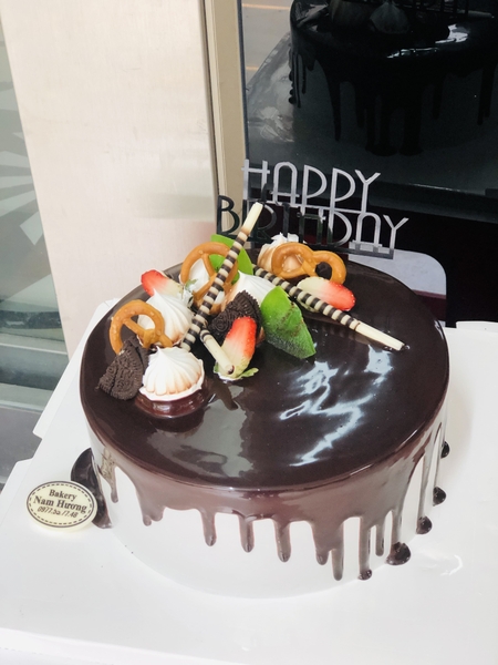 Bánh kem phủ Socola bánh quy Hoa quả  [MS: 0183]