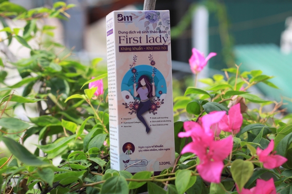 dung-dich-ve-sinh-thao-duoc-first-lady-lam-sach-khang-khuan-giu-can-bang-ph