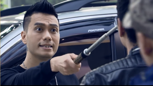 Baton Phan Hải Dùng Trong Bộ Phim Người Phán Xử