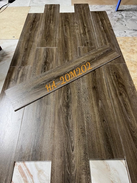 gach-van-go-20x100-nhap-khau-design-malaysia-ha-20m203