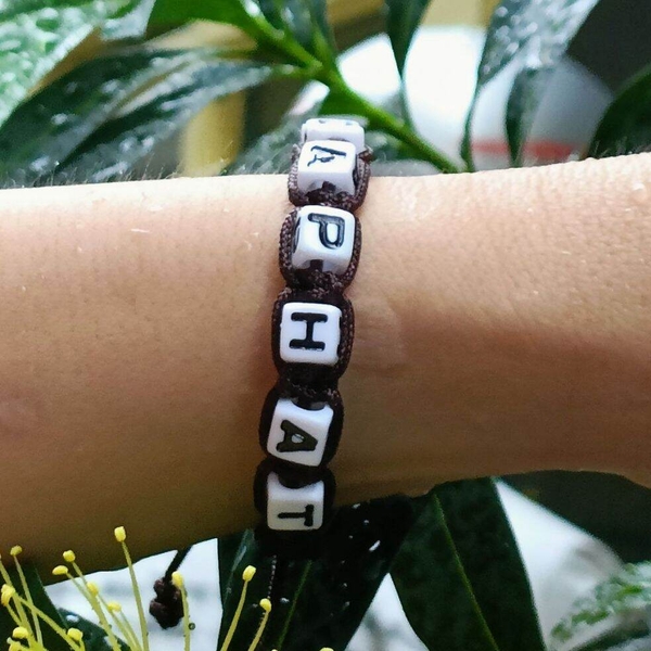 Vòng tay HandMade chỉ đỏ may mắn đính đá hoa nhiều màu