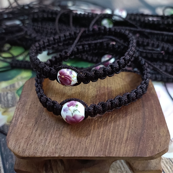 Vòng tay HandMade chỉ đỏ may mắn đính đá hoa nhiều màu