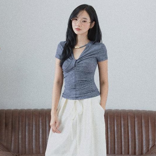 Seleen, Áo thun co dãn kiểu cổ chữ V chi tiết xâu chuỗi, WT0162