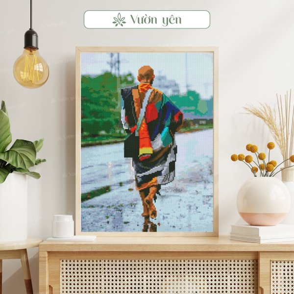Tranh đính đá Thầy Thích Minh Tuệ đã căng khung 40x50cm có backboard