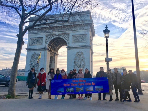Video và Hình ảnh thực tế cảm nhận Tour Châu Âu cùng Ngôi Sao Group