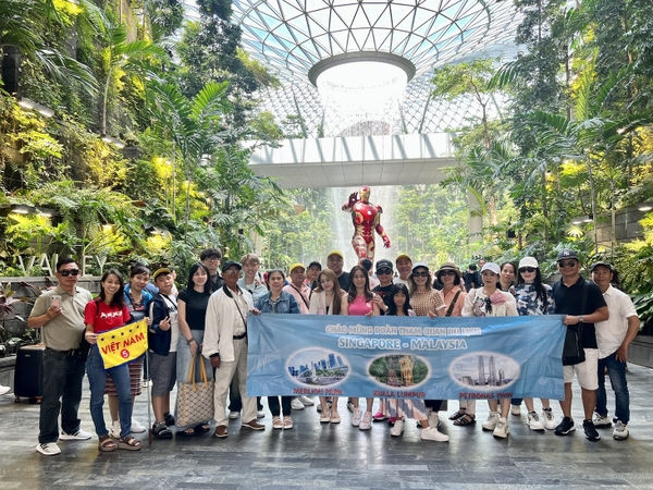 Video và Hình ảnh thực tế Khách đi Tour Singapore - Malaysia Khởi hành 2023