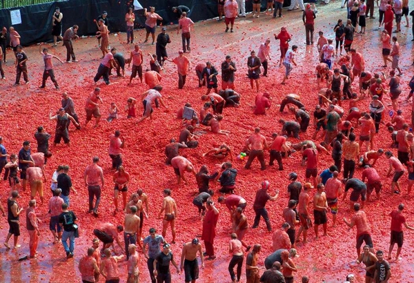ngoisaotour.net - La Tomatina (Tây Ban Nha) – Trận chiến cà chua thú vị