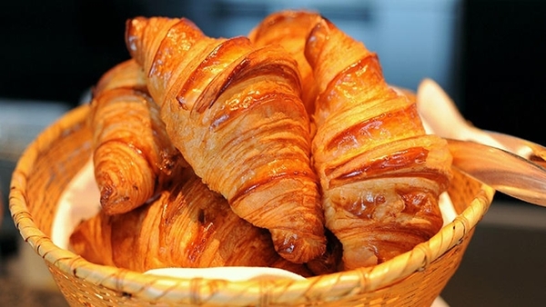 ngoisaotour.net - bánh mì Croissant (Pháp)