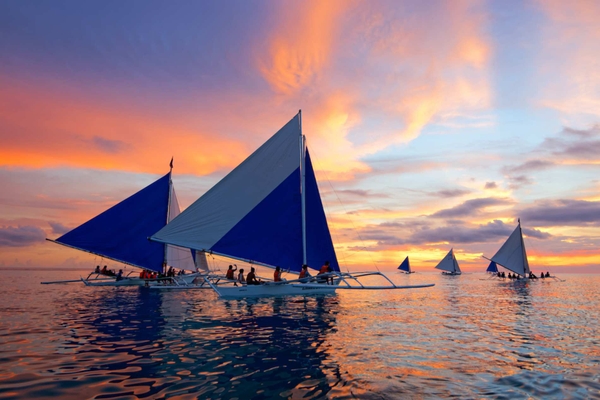 Ngắm Hoàng Hôn Trên Thuyền Buồm Tại Boracay - Ngoisaotour.net
