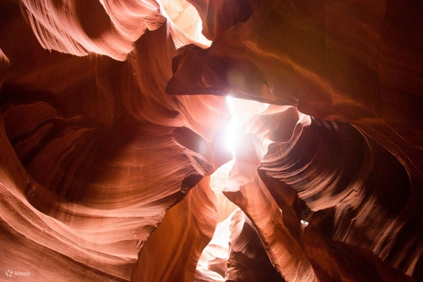 ngoisaotour.net - Antelope Canyon (Arizona) – Hẻm núi sa thạch đầy mê hoặc