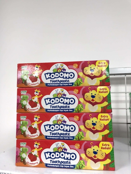 Kem đánh răng KODOMO Trẻ em Dâu 45g