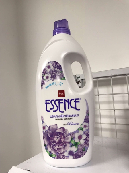Nước giặt ESSENCE 1900ml TÍM