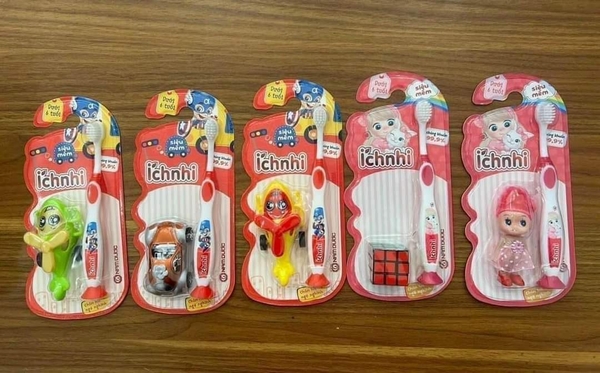 Bàn chải đánh răng dưới 6 tuổi -kèm đồ chơi