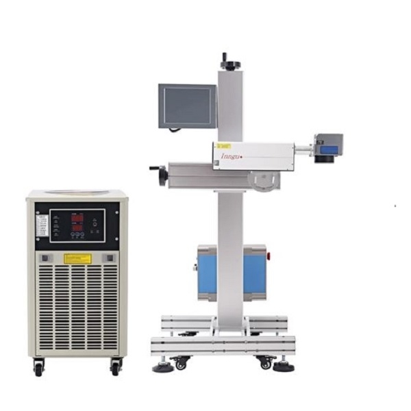 may-khac-laser-uv-in-logo-kinh-nhua