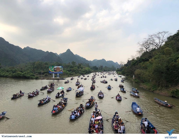 CITY TOUR HA NOI ( visit huong temple )