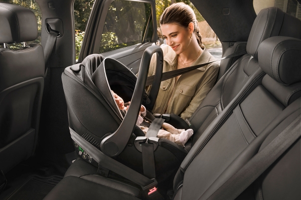 Nôi xách kiêm ghế ô tô: Giải pháp di chuyển an toàn và tiện lợi cho bé