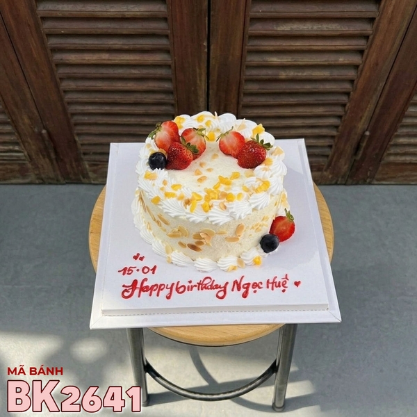 Bánh kem bắp BK2641 dâu tây tươi hạnh nhân giòn chúc mừng sinh nhật bạn nữ