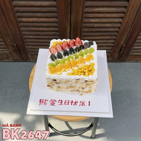 Bánh kem BK2647 bông lan trái cây tươi dâu kiwi xoài xếp tầng thanh lịch