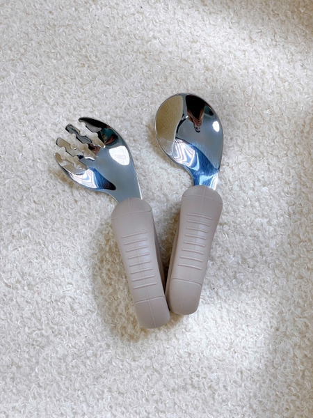 Set thìa dĩa cong inox tập xúc cực dễ cho bé