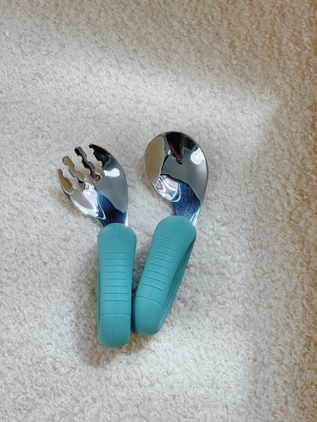 Set thìa dĩa cong inox tập xúc cực dễ cho bé