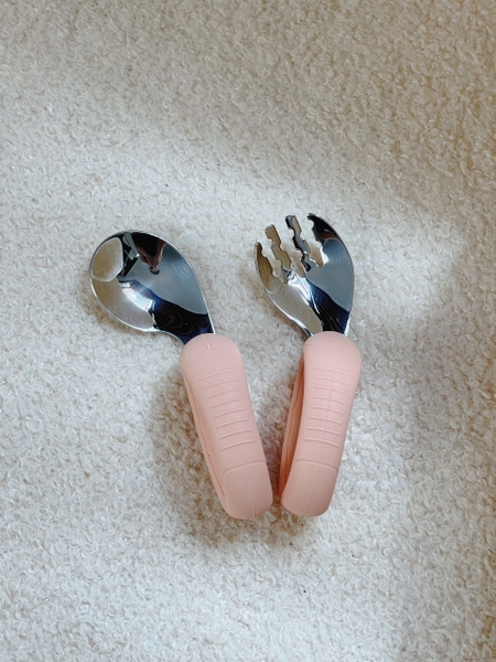 Set thìa dĩa cong inox tập xúc cực dễ cho bé