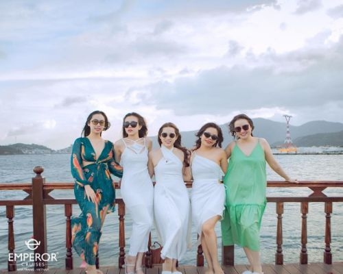 DU THUYỀN EMPEROR CRUISES - HÀNH TRÌNH KHÁM PHÁ VỊNH NHA TRANG (DAY CRUISE)