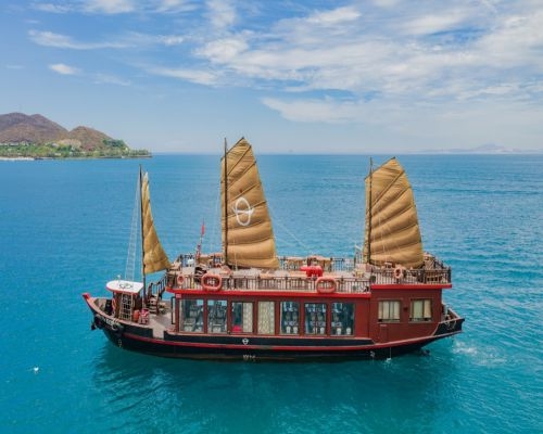 DU THUYỀN EMPEROR CRUISES - NGẮM HOÀNG HÔN TRÊN VỊNH NHA TRANG (SUNSET CRUISE)