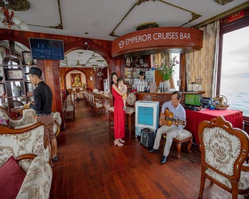 DU THUYỀN EMPEROR CRUISES - HÀNH TRÌNH KHÁM PHÁ VỊNH NHA TRANG (DAY CRUISE)