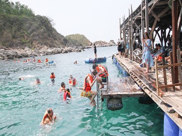 TOUR ĐẢO - BAR  NỔI TRÊN BIỂN  (Tour Tàu Gỗ Truyền Thống)