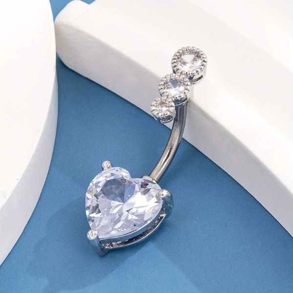 Khuyên rốn trái tim mặt đá